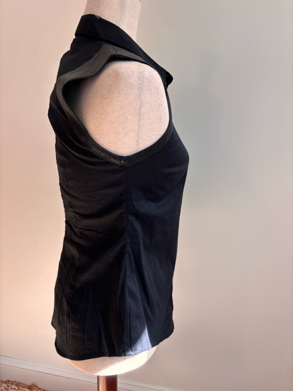 Bailey 44 Black button down sleeveless blouse with faux leather Small - Picture 3 of 10